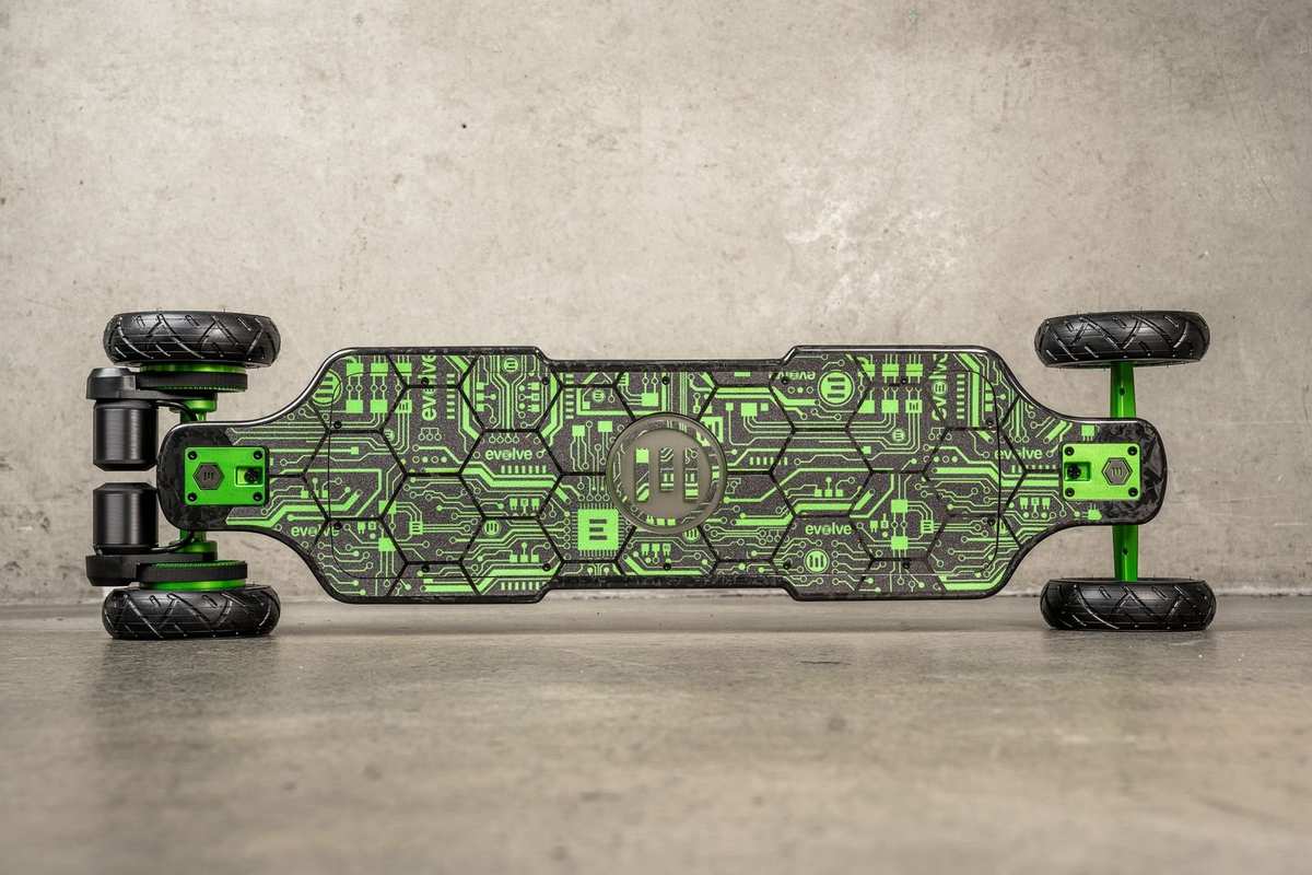 Laserskuren grip tape med kretskortsmönster